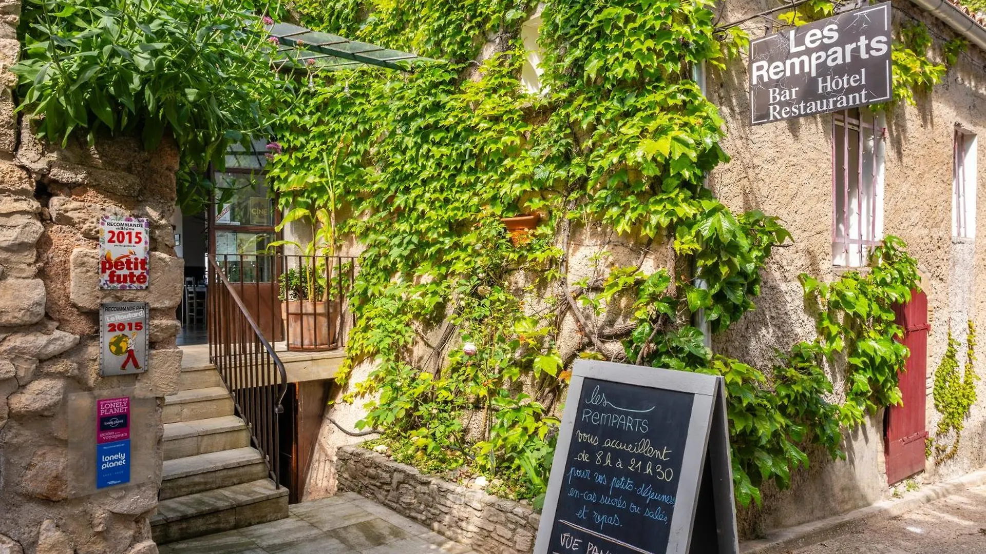 Hotel Restaurant Les Remparts Venasque France