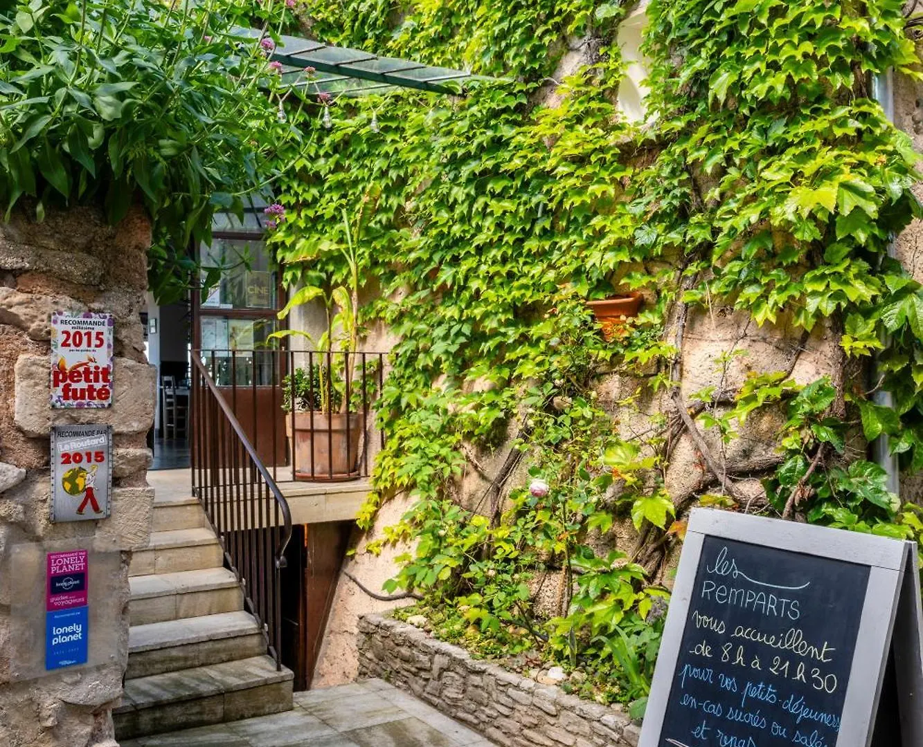 Hotel Restaurant Les Remparts Venasque
